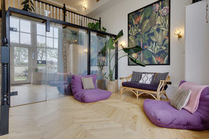 Sun Lounge- click for photo gallery